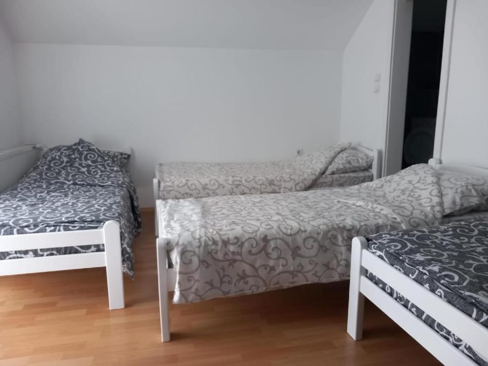 Tri šešira Ljubovija Inn in Serbia