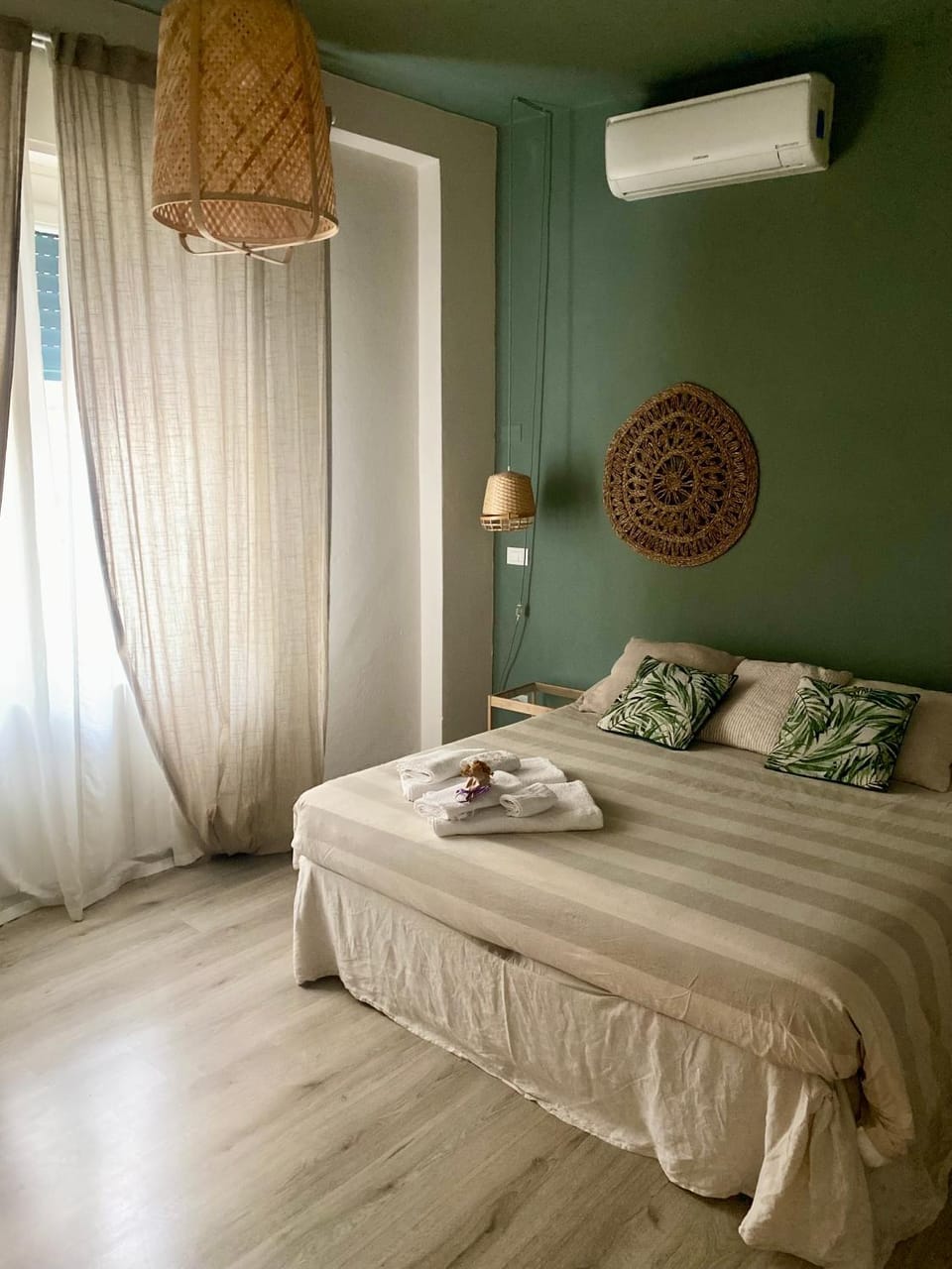 Bed, Photo of the whole room, Bedroom, towels, air conditioner