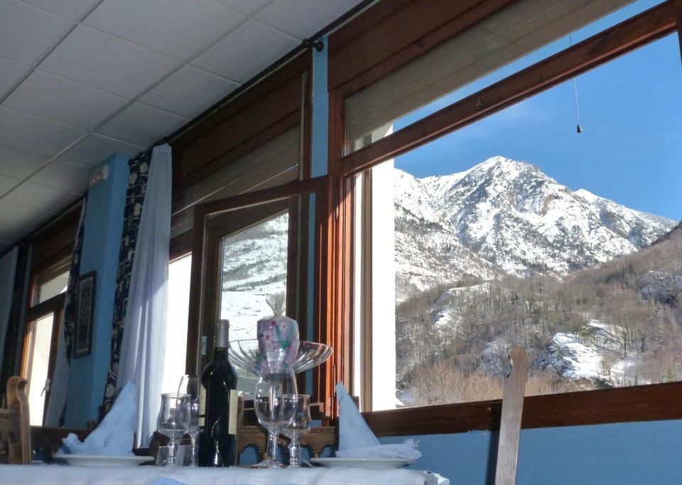 Restaurant/places to eat, View (from property/room)