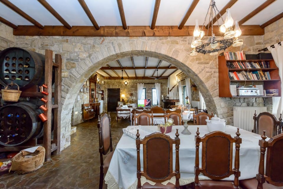 Lounge or bar, Dinner