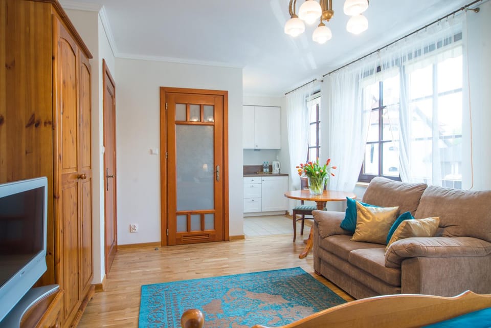 Kitchen or kitchenette, Photo of the whole room, Seating area