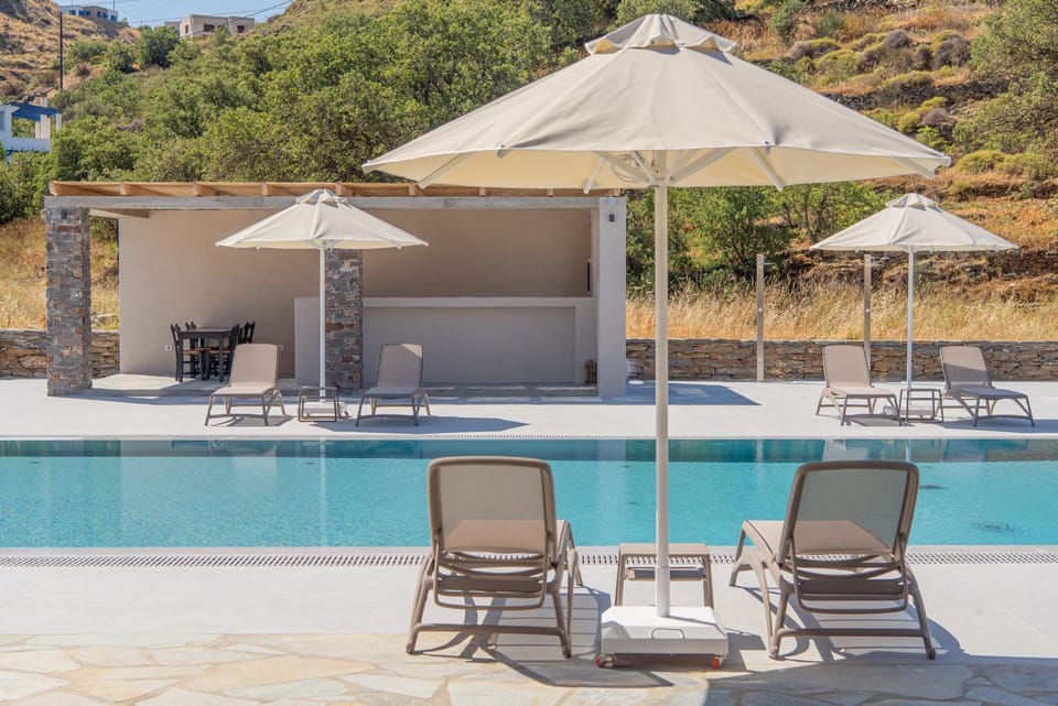 Swimming pool, sunbed