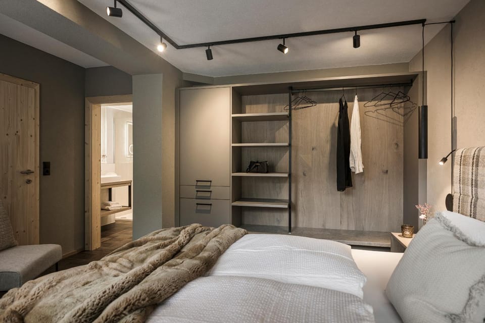 Bedroom, wardrobe