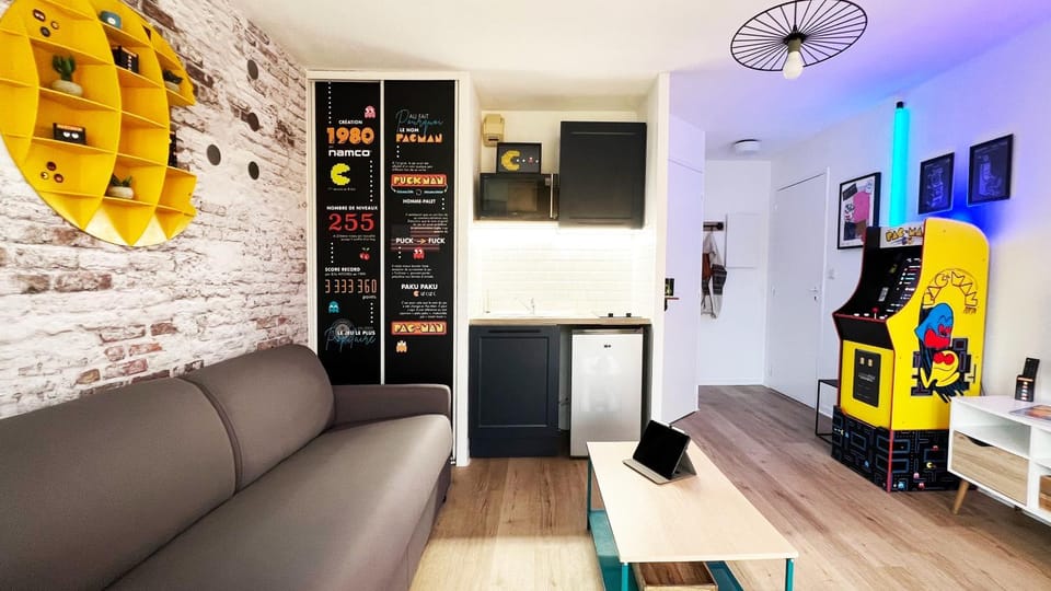 Communal lounge/ TV room, Kitchen or kitchenette, Living room