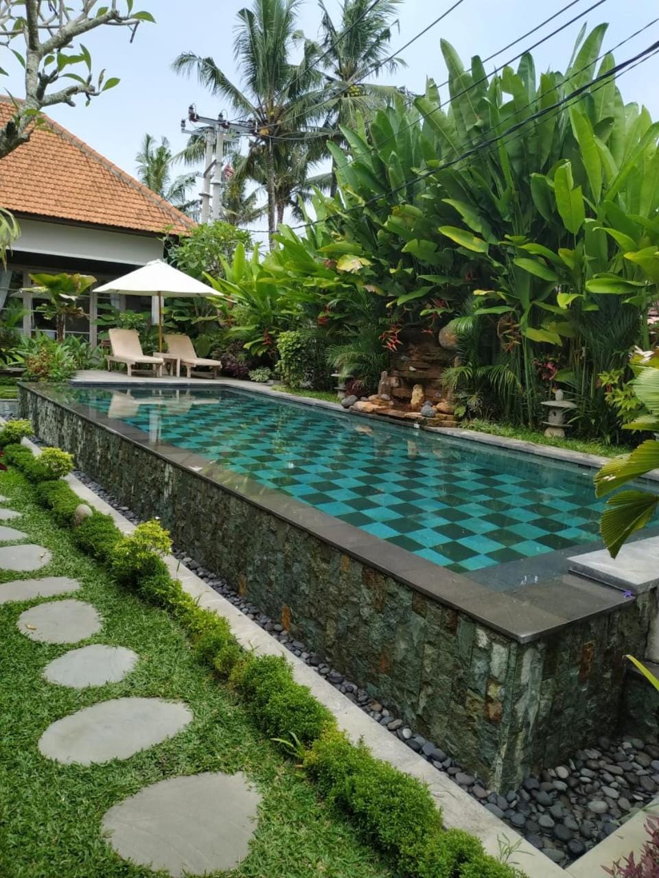 Swimming pool