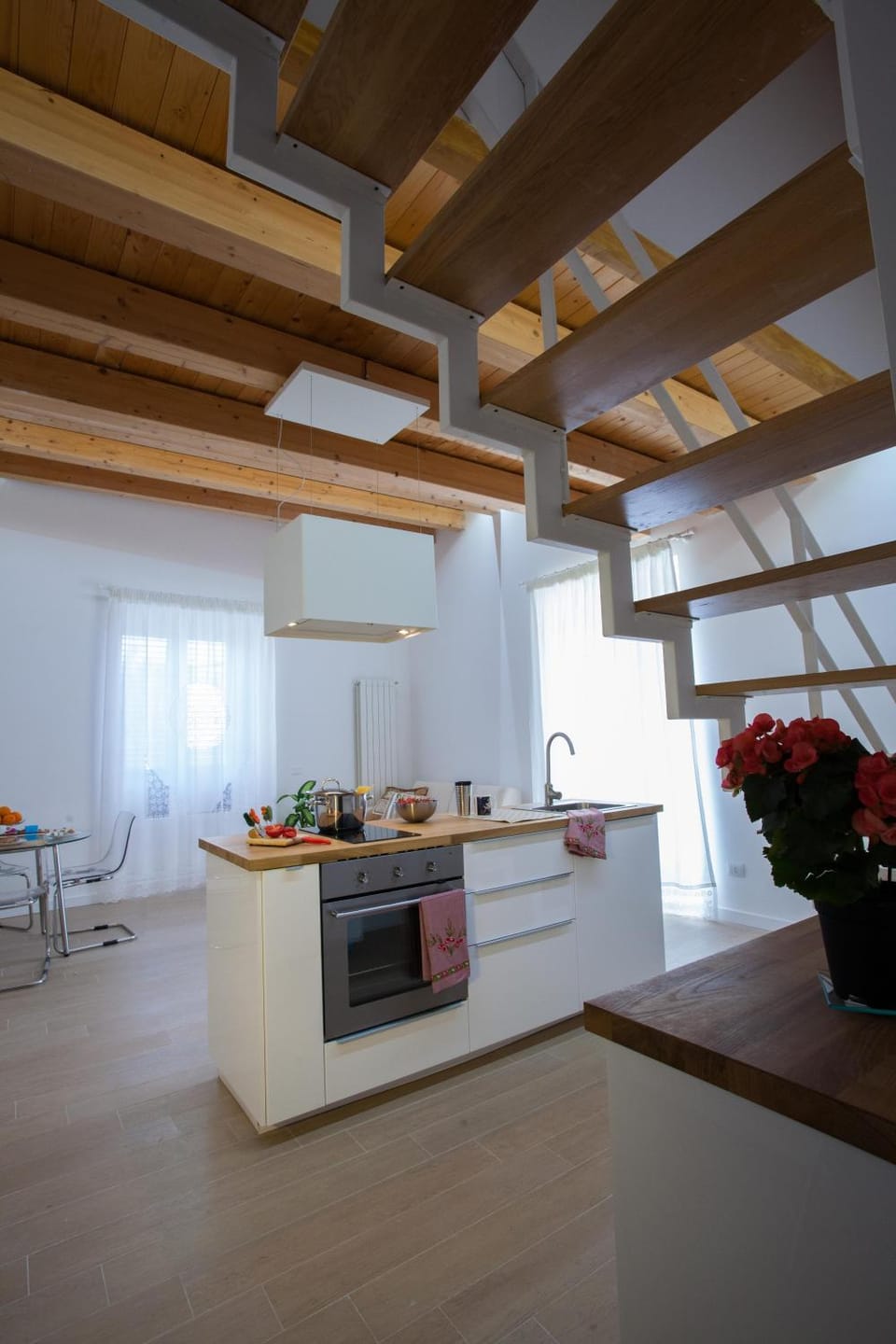 Kitchen or kitchenette, Seating area, Dining area