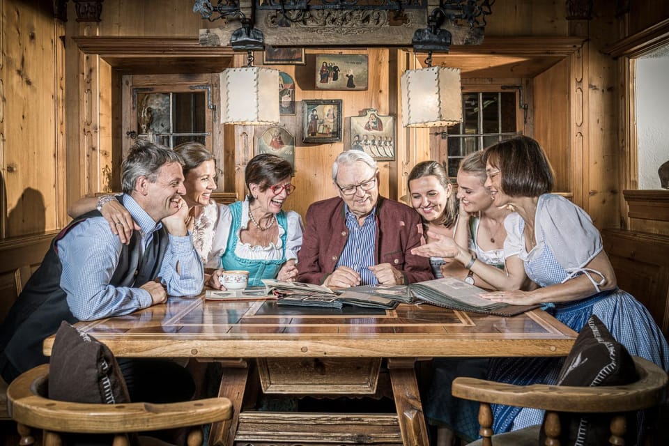 Lounge or bar, Family