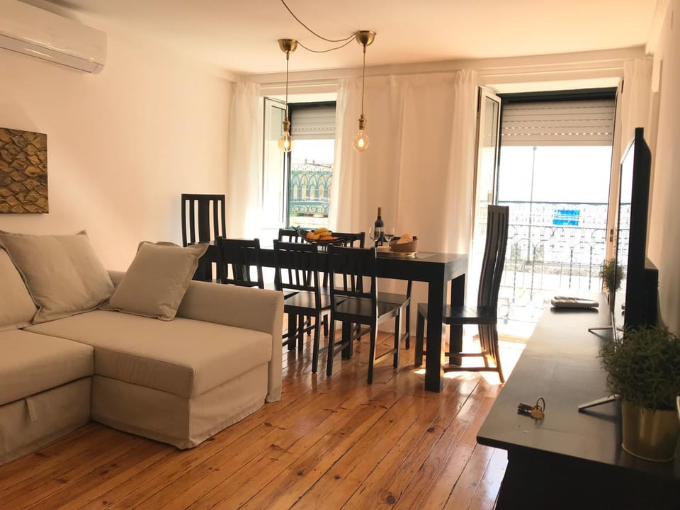 Living room, Decorative detail, Dining area