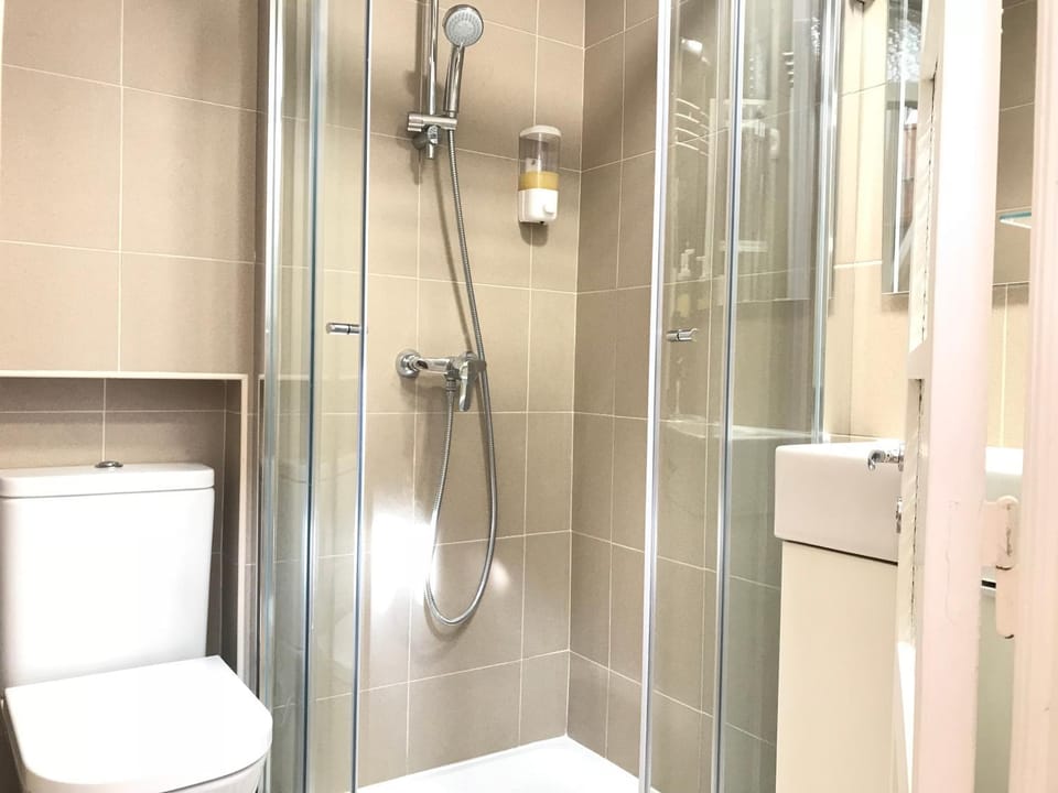 Bathroom, Photo of the whole room, Decorative detail