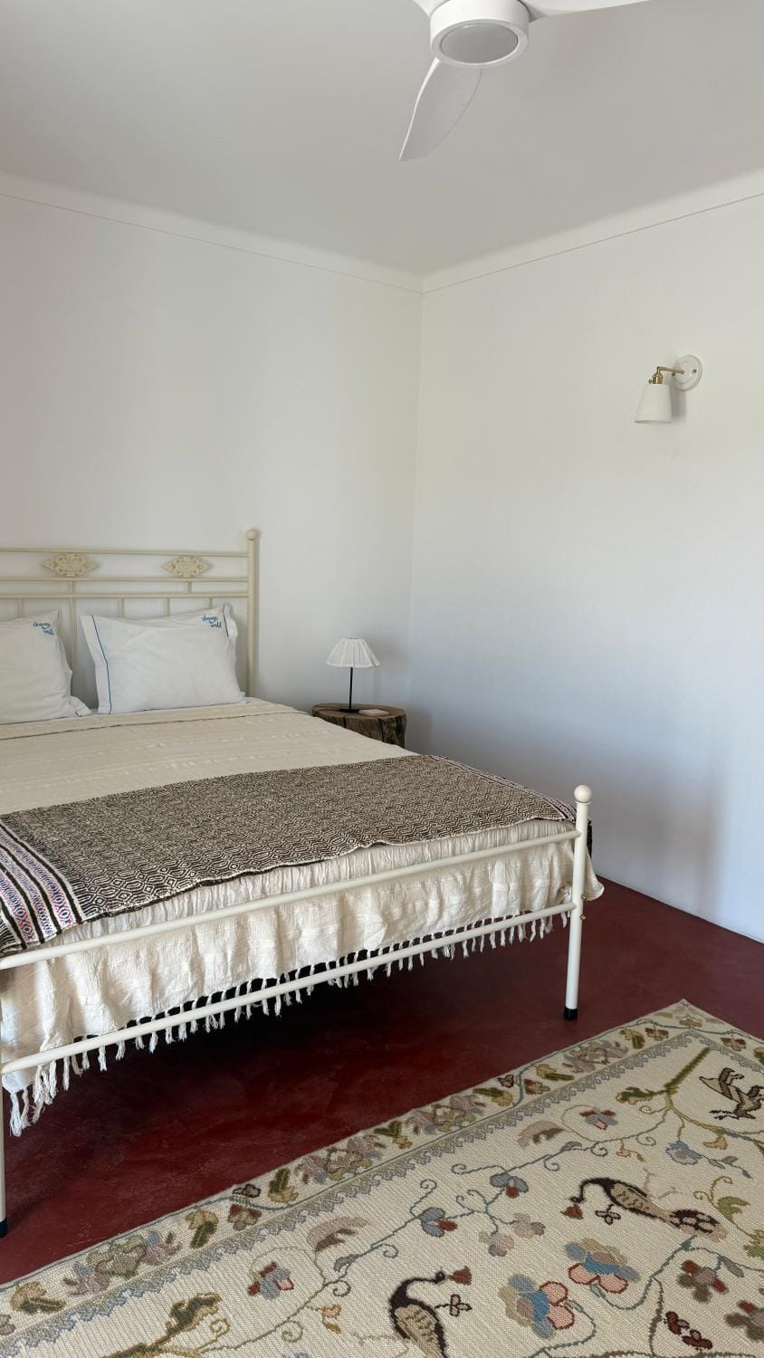 Bed, Photo of the whole room, Decorative detail, Bedroom