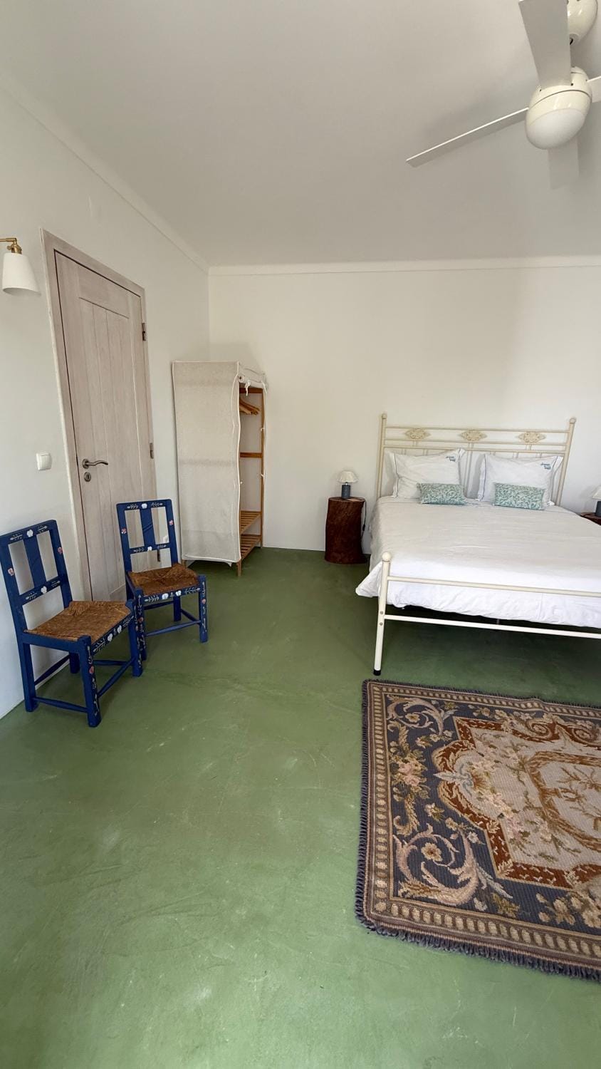 Bed, Decorative detail, Bedroom, wardrobe
