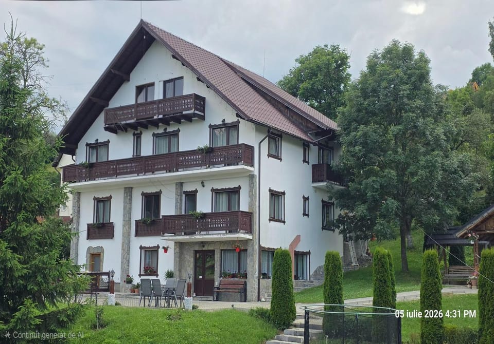 Ograda de la Munte House in Brașov County