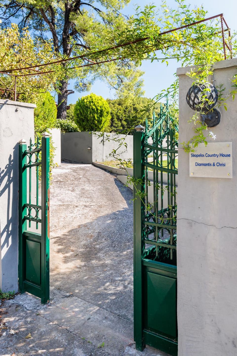 Facade/entrance