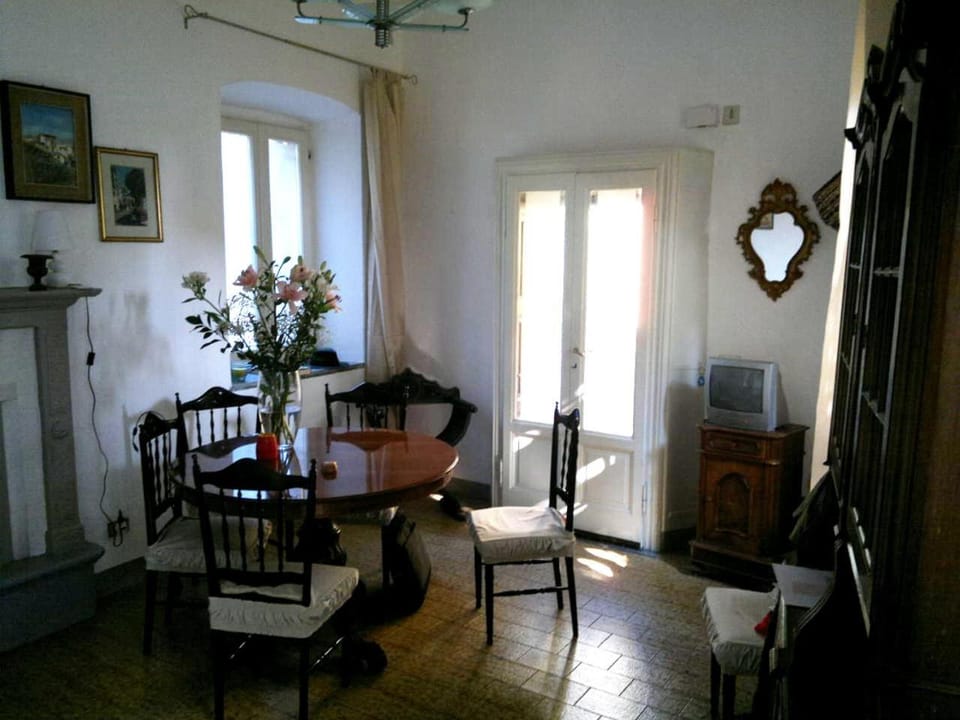 TV and multimedia, Living room, Dining area