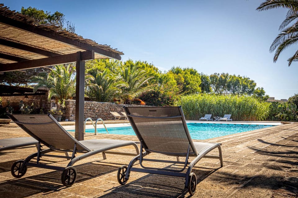 Swimming pool, sunbed
