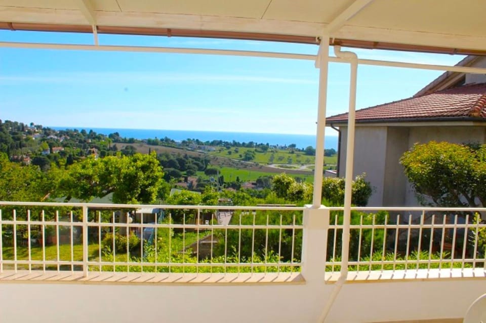 Quadrilo Mauro, cielo terra con terrazza vista mare House in Marche
