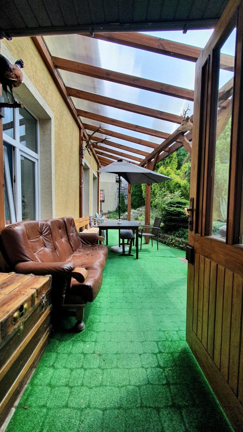 Patio, Facade/entrance
