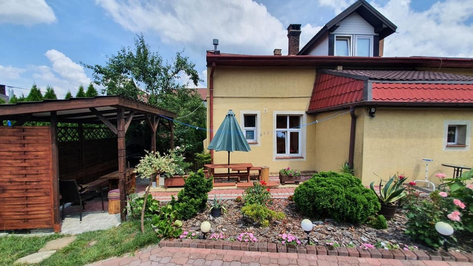 Property building, Facade/entrance, Garden