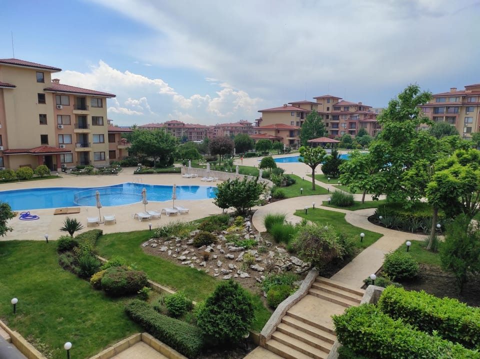 Garden, Garden view, Pool view, Swimming pool, sunbed