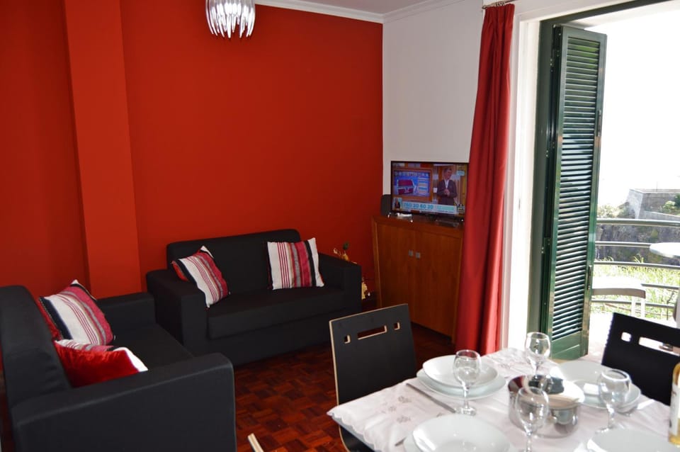 Communal lounge/ TV room, Balcony/Terrace