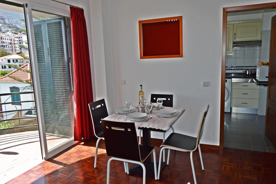 Living room, Dining area, City view, Sea view