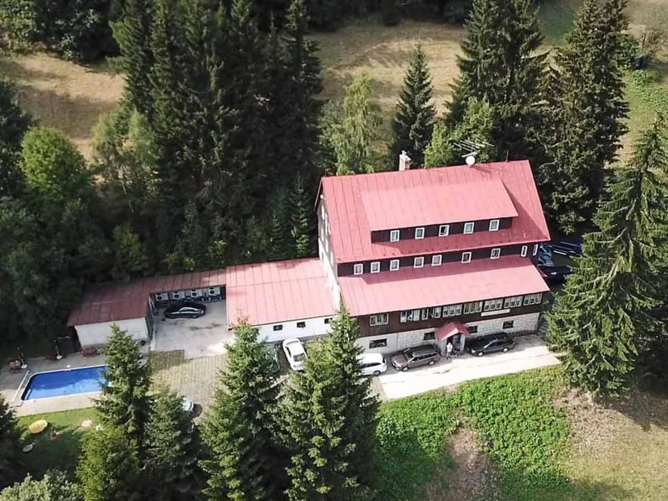 Property building, Natural landscape, Bird's eye view, Summer, Swimming pool, Parking