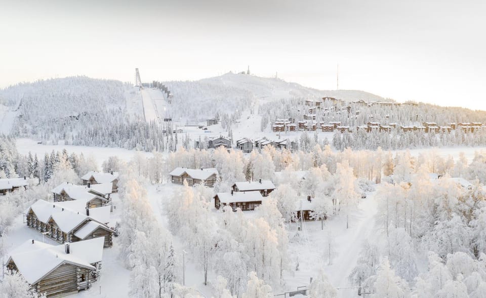 Nearby landmark, Restaurant/places to eat, Neighbourhood, Natural landscape, Bird's eye view, Ski School, Skiing, Beach, Hiking, Cycling