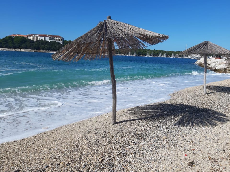 Neighbourhood, Natural landscape, Beach, Sea view