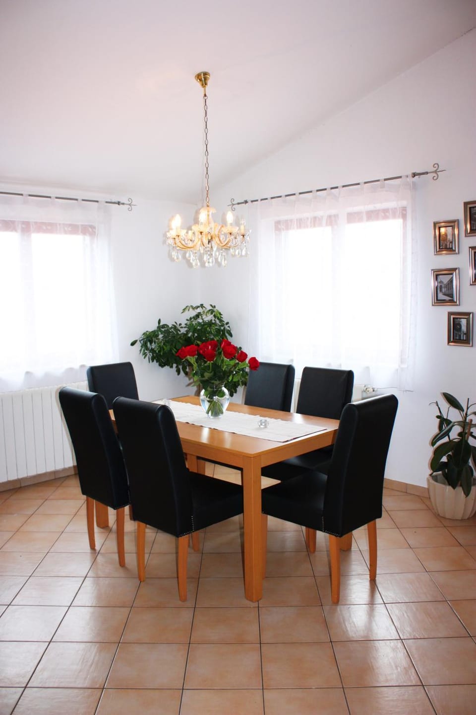 Seating area, Dining area