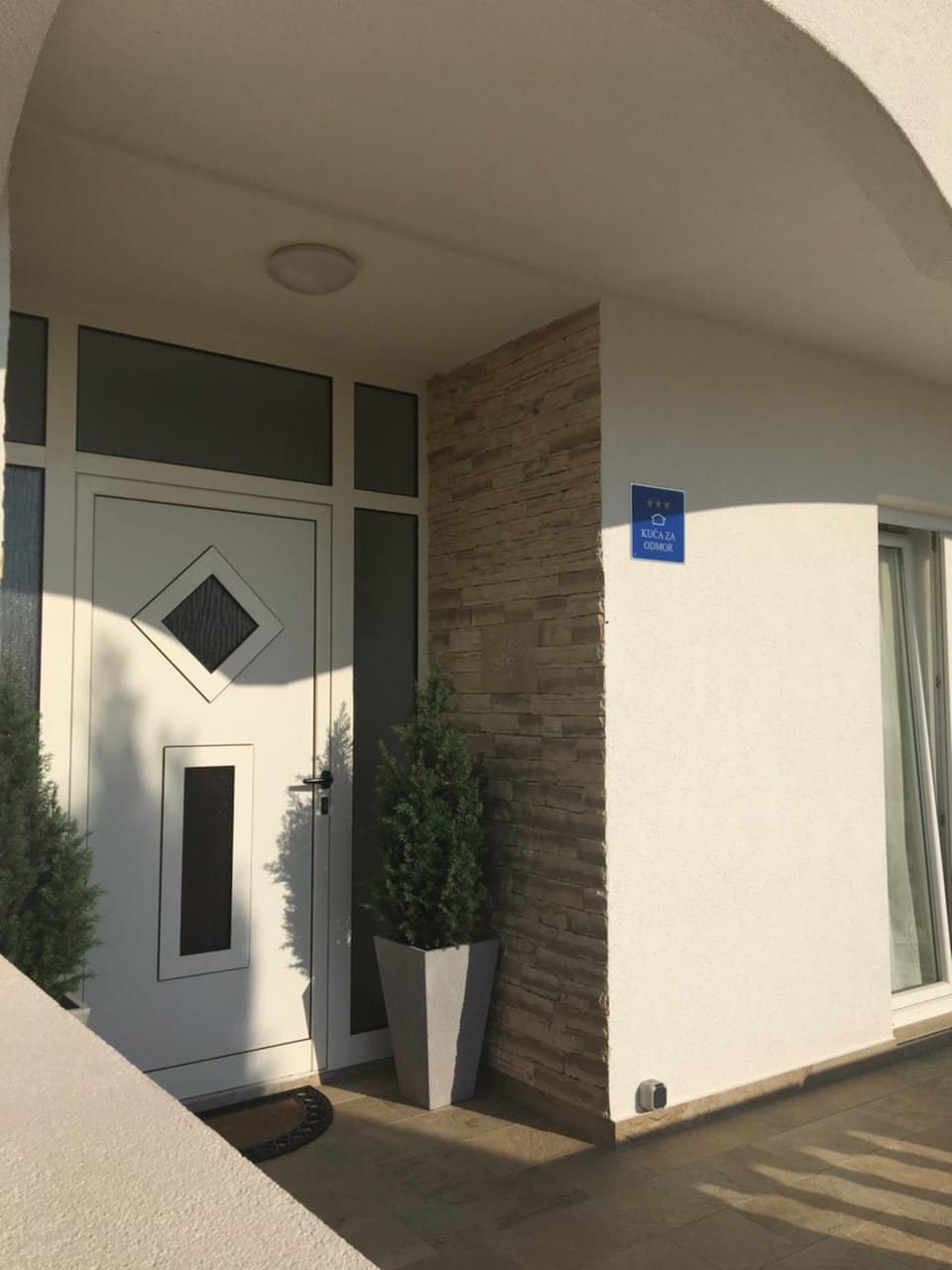 Facade/entrance