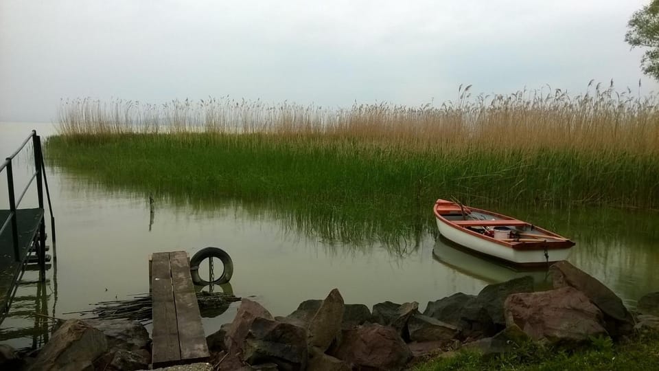 Beach, Lake view