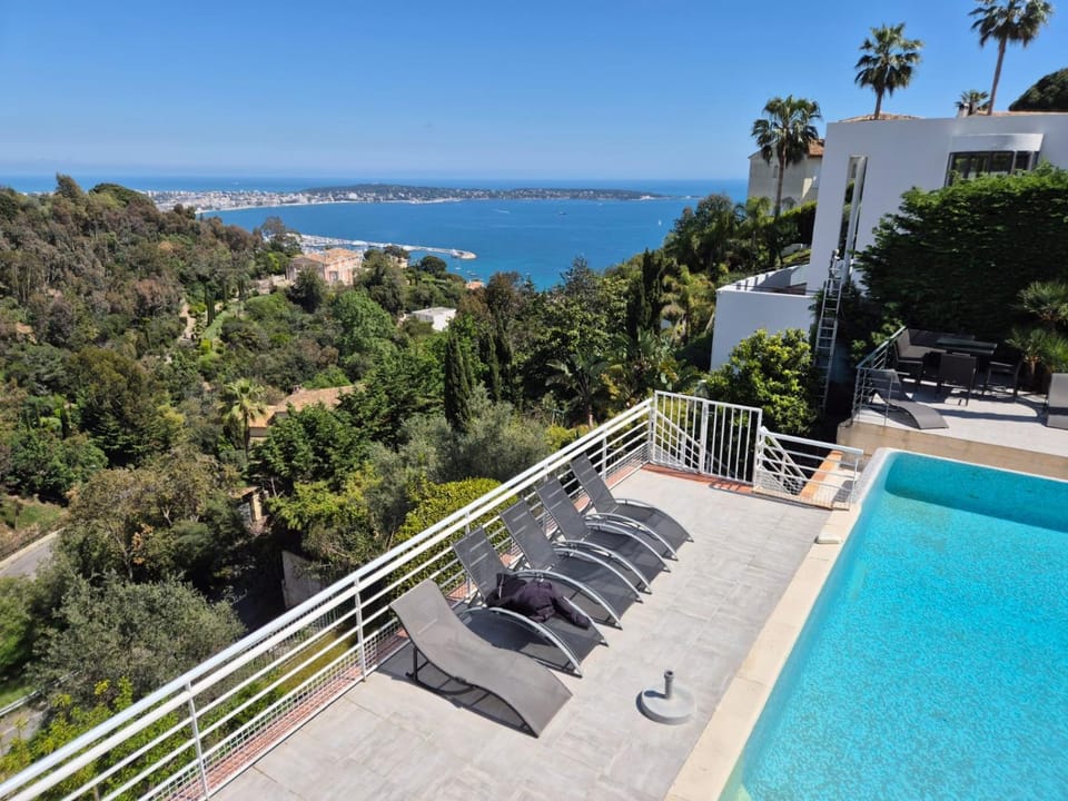 Pool view, Sea view, sunbed