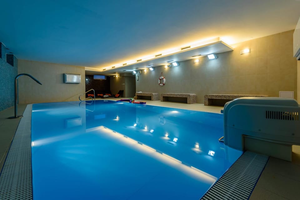 Swimming pool, Swimming pool