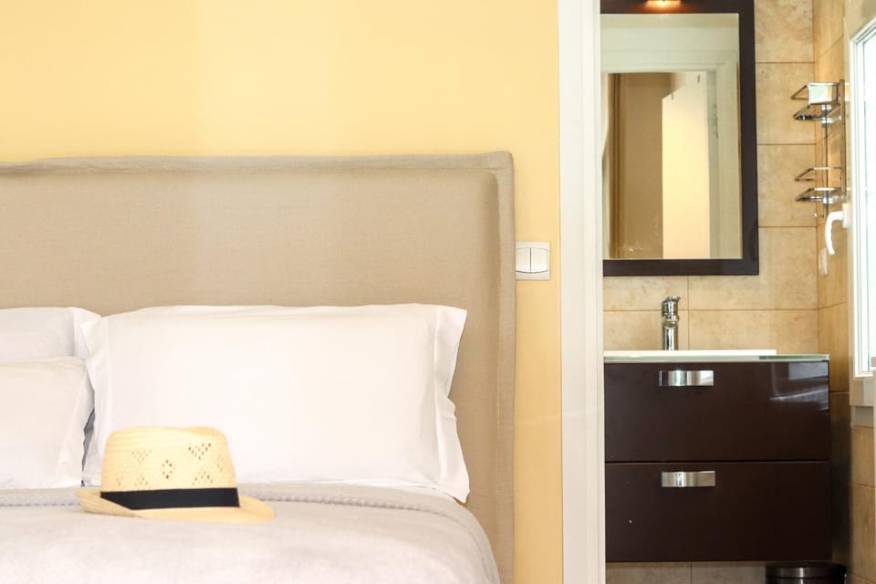 Charming Villa with Jacuzzi at 200m from beaches Villa in Antibes