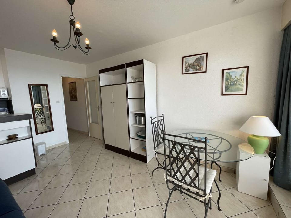 Studio à St-Jean-de-Monts avec parking et balcon fermé - FR-1-224C-212 Apartment in Saint-Jean-de-Monts
