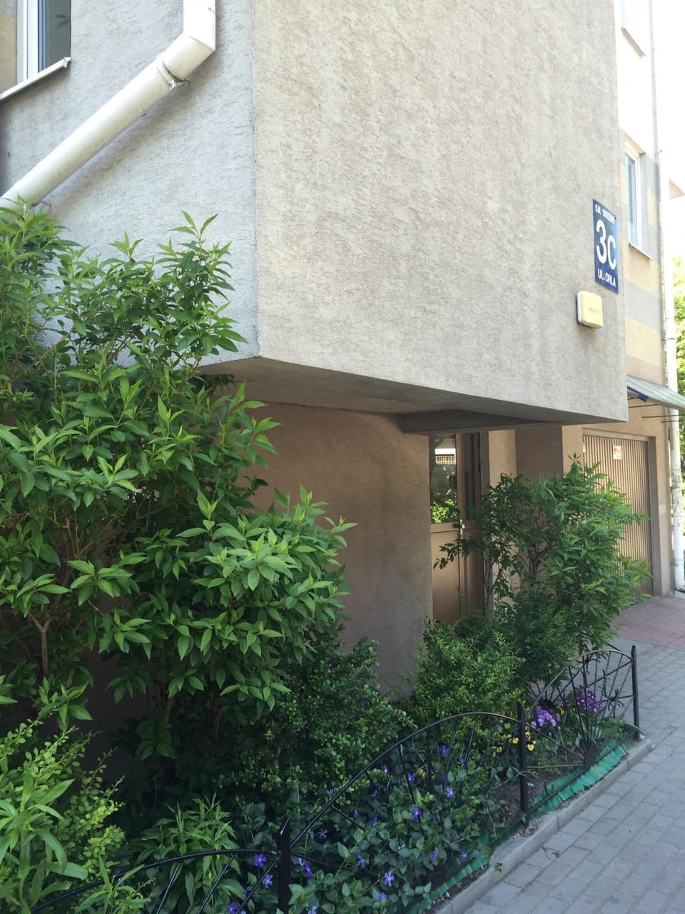 Facade/entrance