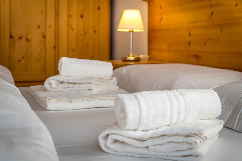 Photo of the whole room, Bedroom, towels