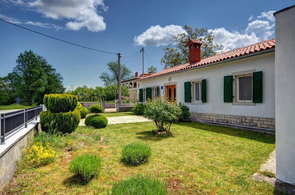 Facade/entrance, Spring, Neighbourhood, Garden view, Street view