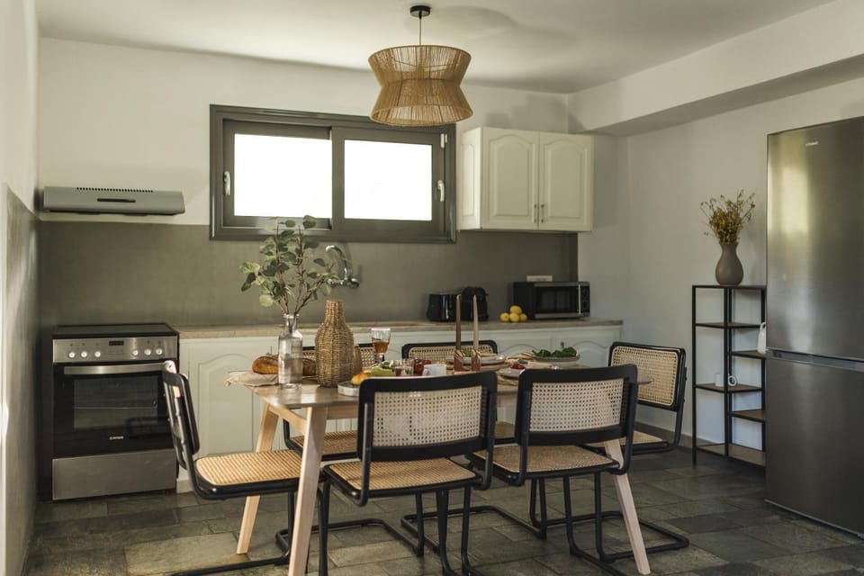Day, Dining area, Food, microwave, oven, stove, toaster, kitchen