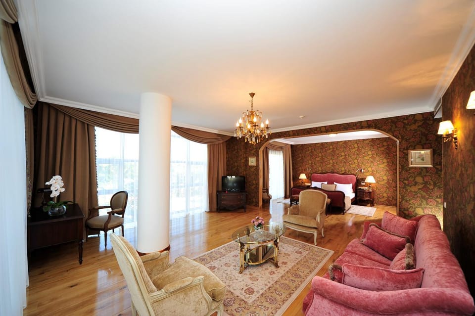 TV and multimedia, View (from property/room), Balcony/Terrace, Living room, Bedroom