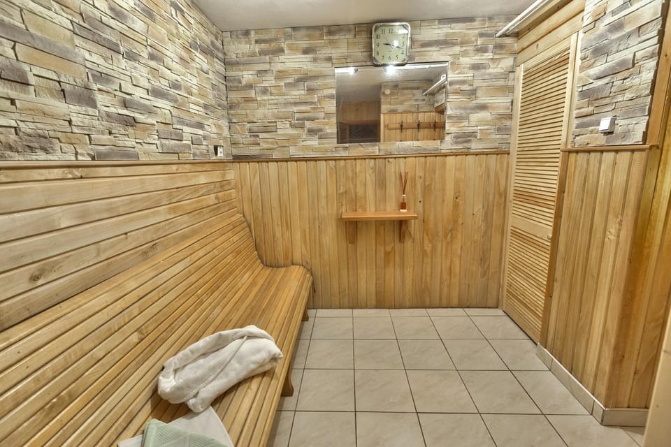 Shower, Sauna, Sauna, Bathroom, Spa and wellness centre/facilities, towels, Internal: Not applicable to any particular room