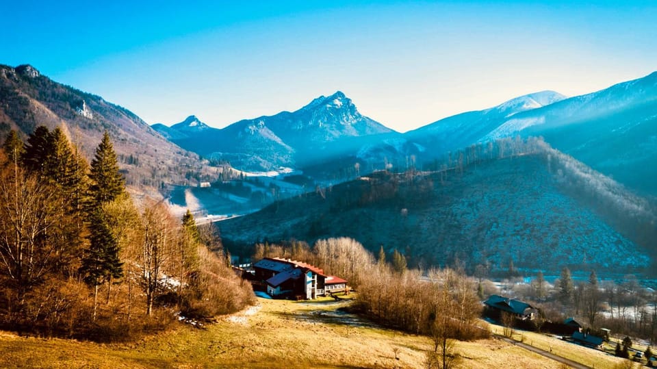 Property building, Nearby landmark, Restaurant/places to eat, Off site, Day, Neighbourhood, Natural landscape, Hiking, Hiking, Guests, Mountain view, Mountain view, Seasons