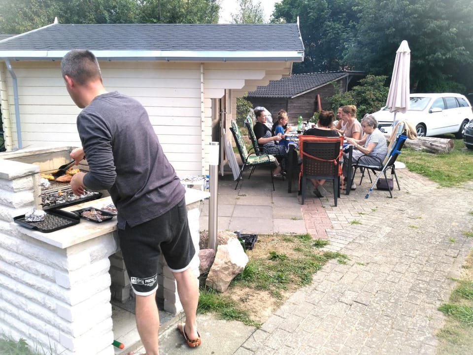Restaurant/places to eat, BBQ facilities