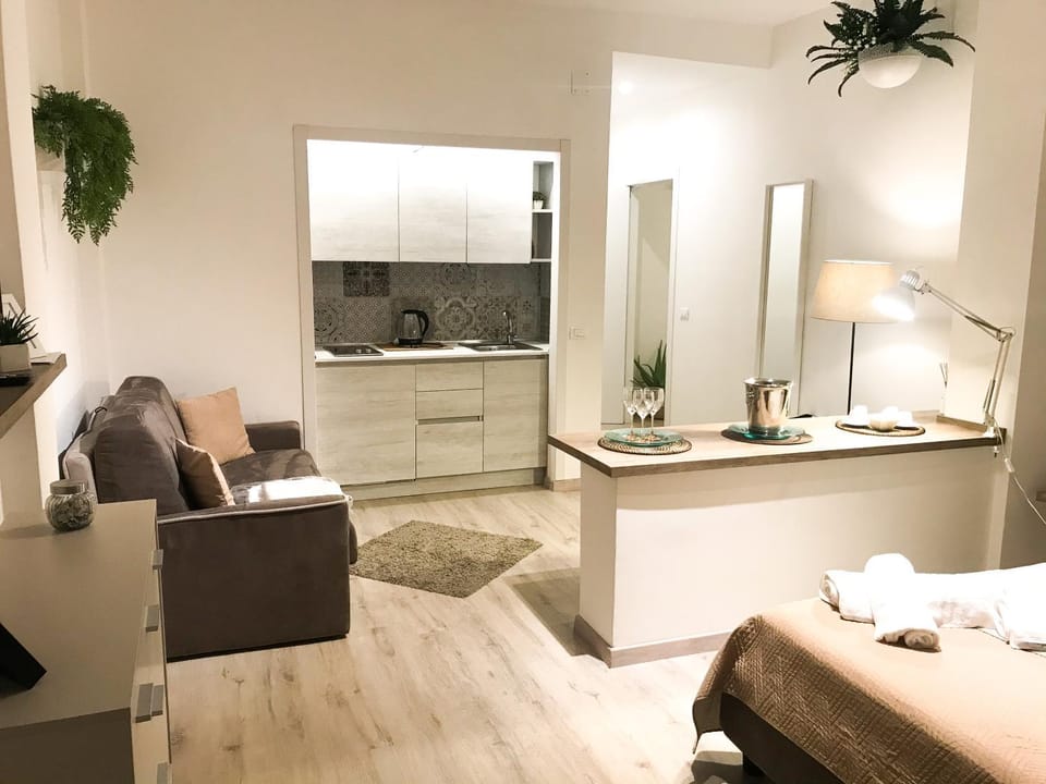 Kitchen or kitchenette, Photo of the whole room, Seating area