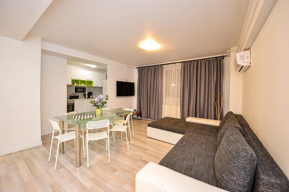 Communal lounge/ TV room, TV and multimedia, Kitchen or kitchenette, Living room, Seating area, Dining area