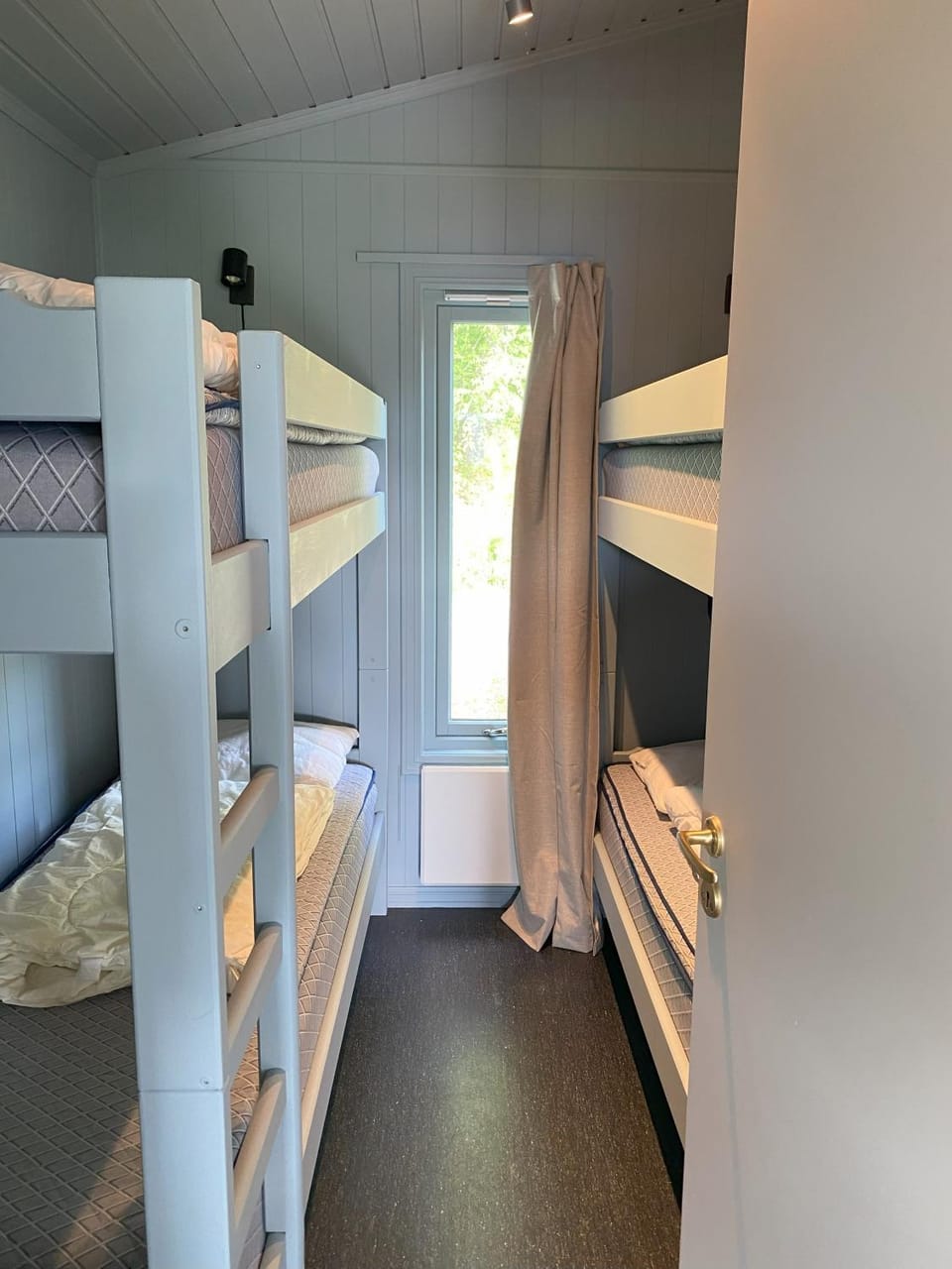Bedroom, bunk bed