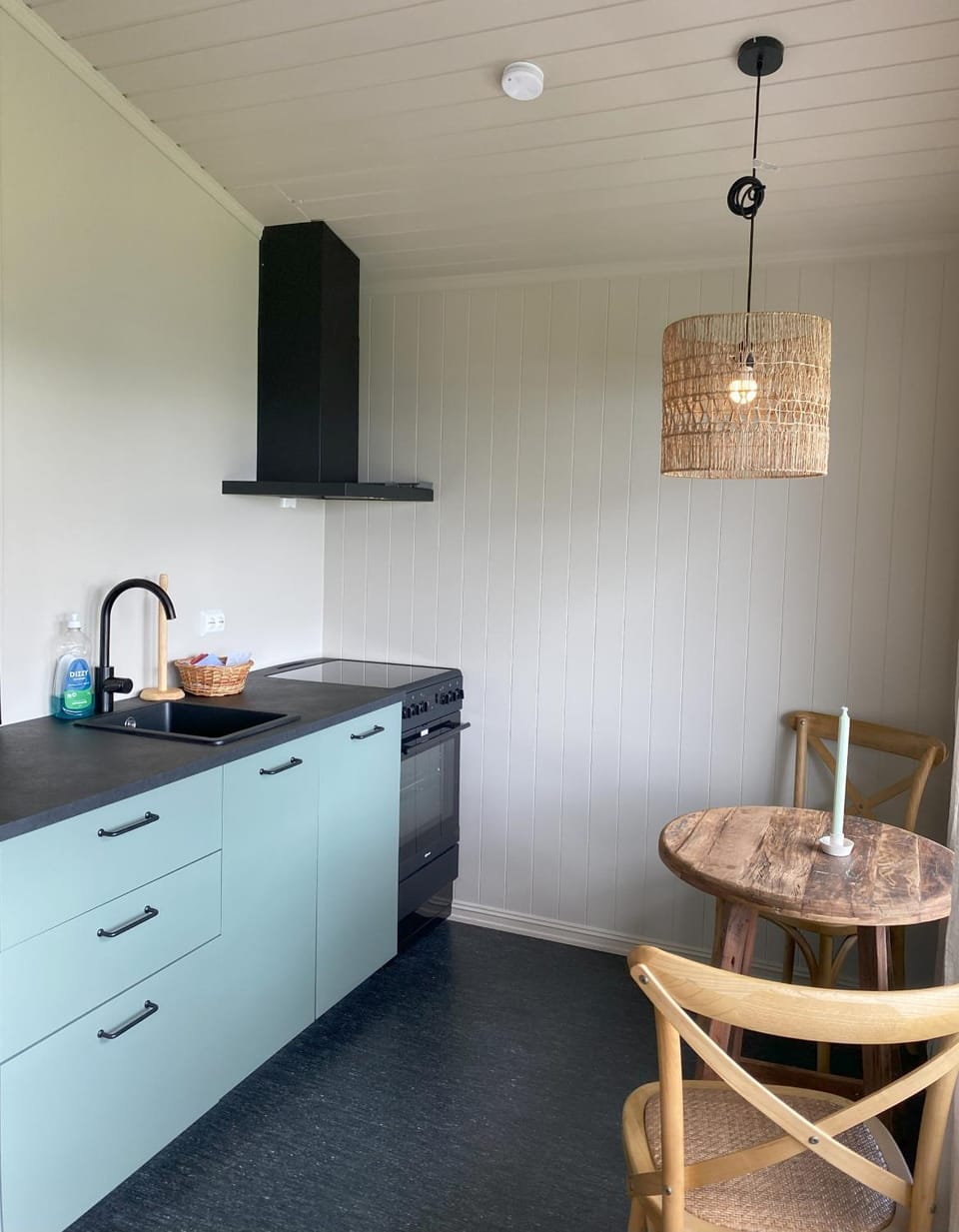 Kitchen or kitchenette, Dining area, stove