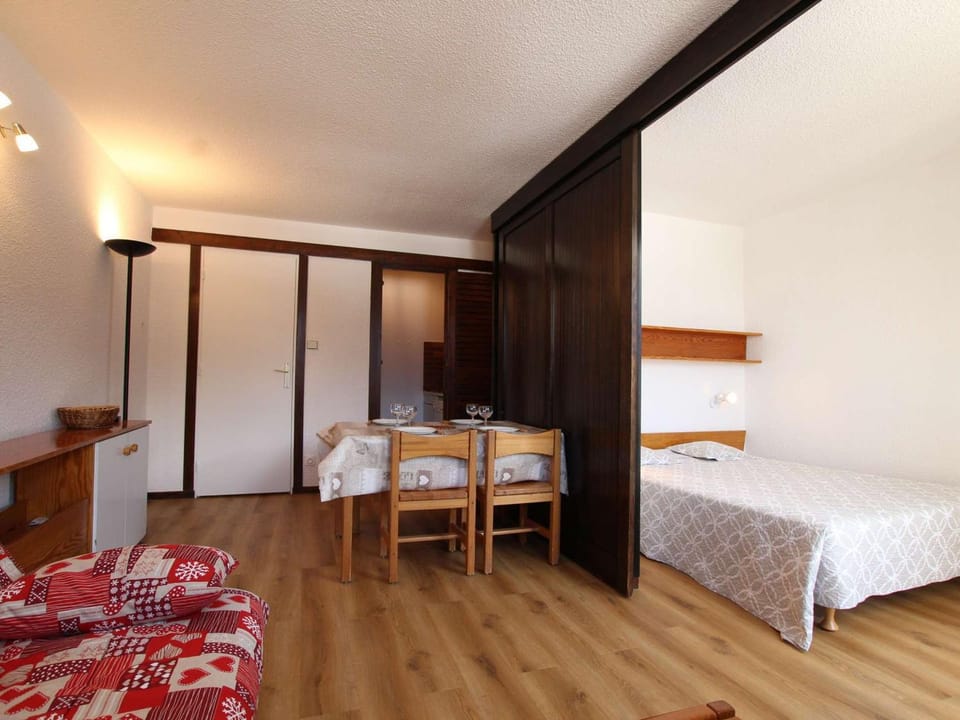 Studio coin nuit 4 pers, balcon sud-ouest, Serre-Chevalier - FR-1-330E-55 Apartment in Saint-Chaffrey
