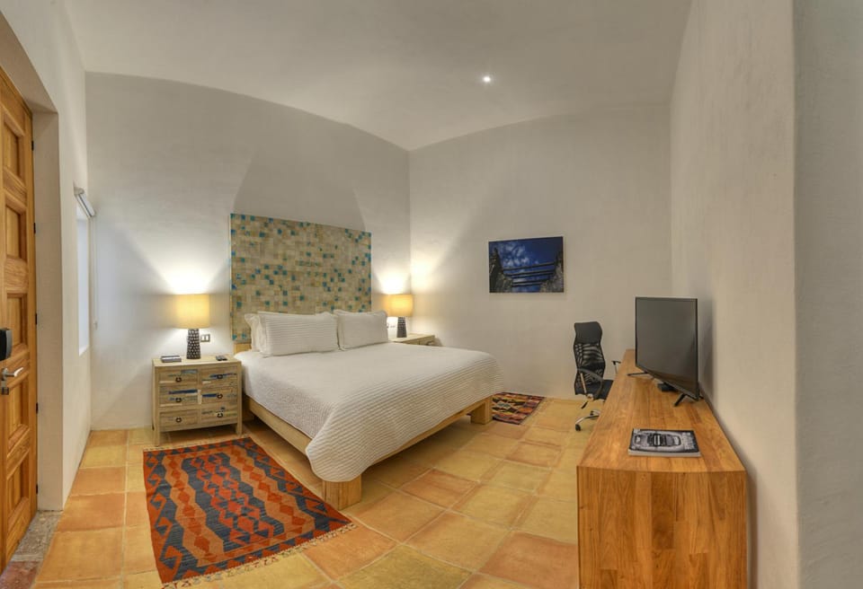 TV and multimedia, Coffee/tea facilities, Photo of the whole room