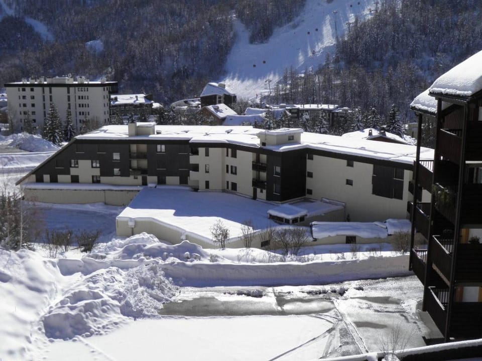 Studio cosy à Saint-Chaffrey - 3 couchages, équipé, proche pistes ski, WiFi en option - FR-1-330E-64 Apartment in Saint-Chaffrey
